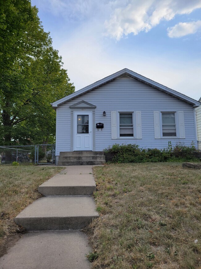1882 Sheridan Ave, Saint Paul, MN 55116 House Rental in Saint Paul