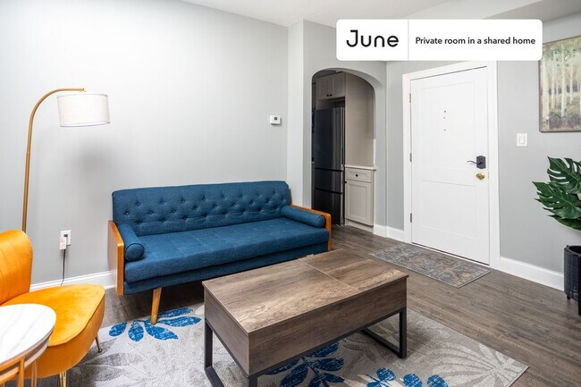 Foto del edificio - Private bedroom in 3 bed/1 bath Home