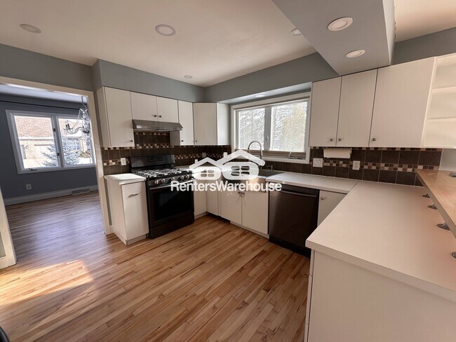 Foto del edificio - 13808 Frontier Ln