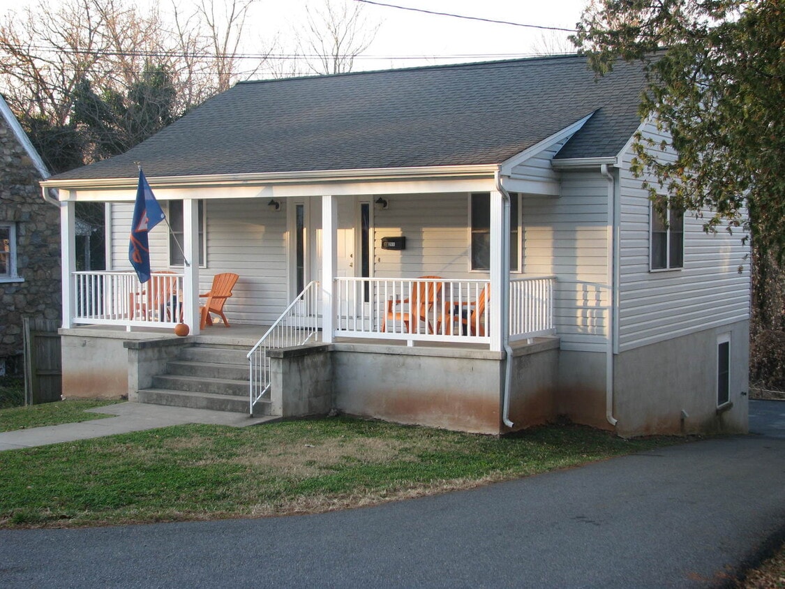 Primary Photo - 211 Todd Ave