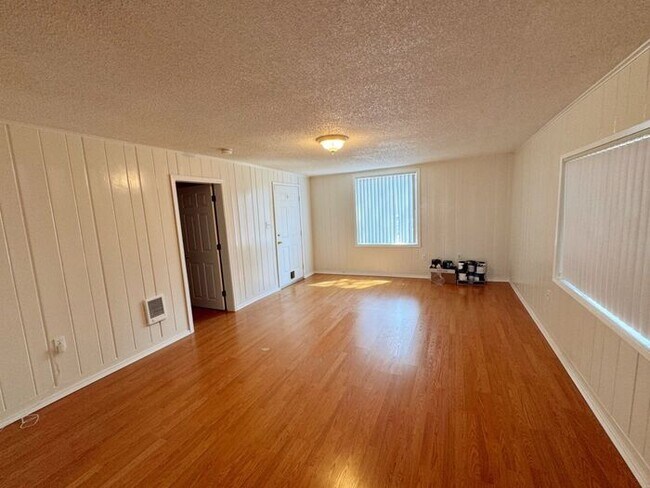 Foto del edificio - Perfect 2 spacious bedroom, 1 bath home in...