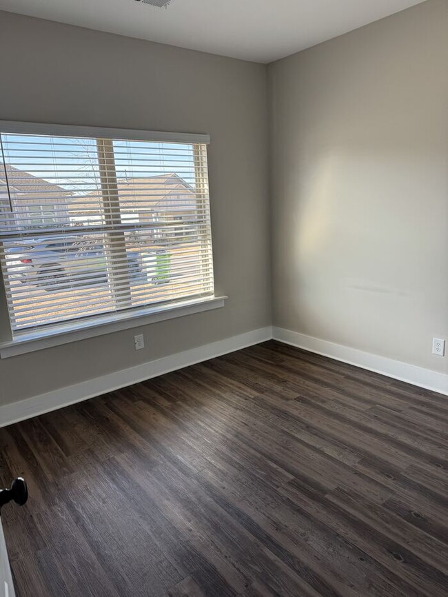 Building Photo - 4024 Ashley Dr