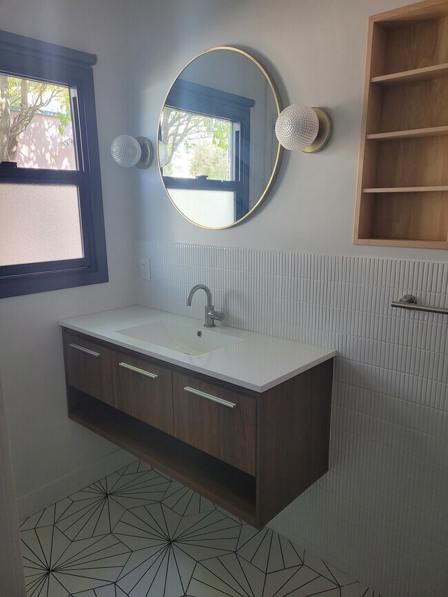 rimary bathroom - 10649 Whipple St