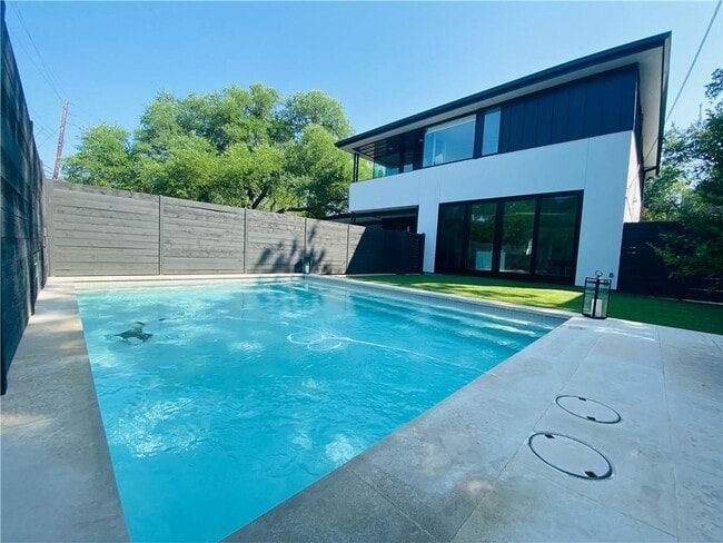 Building Photo - 2003 Melridge Pl