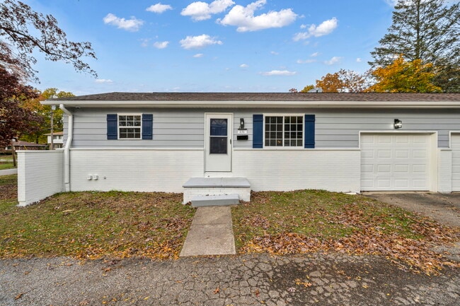 Foto del edificio - 231 Randel Ave