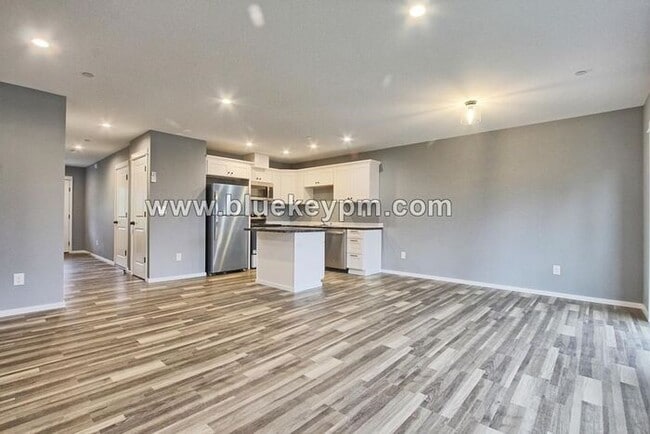 Building Photo - Unit 320: 3 Bed, 2.5 Baths Townhome in LaCenter