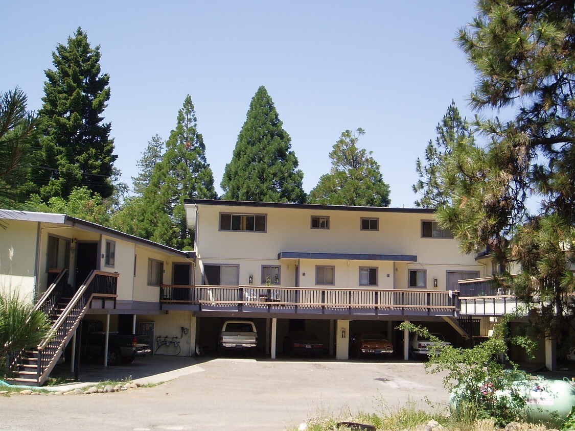 Primary Photo - Pacific Pines Apartments