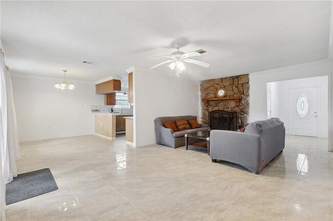 Building Photo - 2600 Cambridge Dr