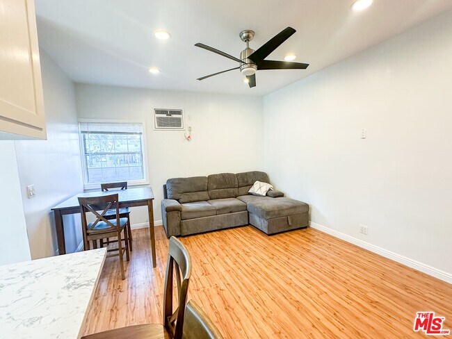 Foto del edificio - 1413 Paloma St