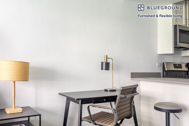 Foto del edificio - 330 E 46th St