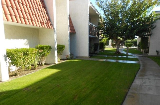 Foto del edificio - 2260 N Indian Canyon Dr