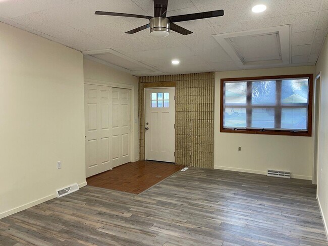 Building Photo - 1214 Hartt Rd