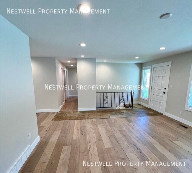 Building Photo - 10234 Vilas Dr