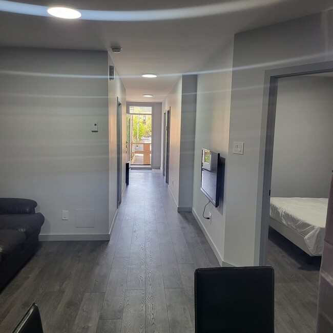Building Photo - 4825 Rue Saint-Urbain