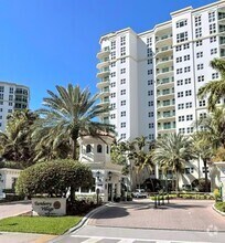 Building Photo - 19900 E Country Club Dr