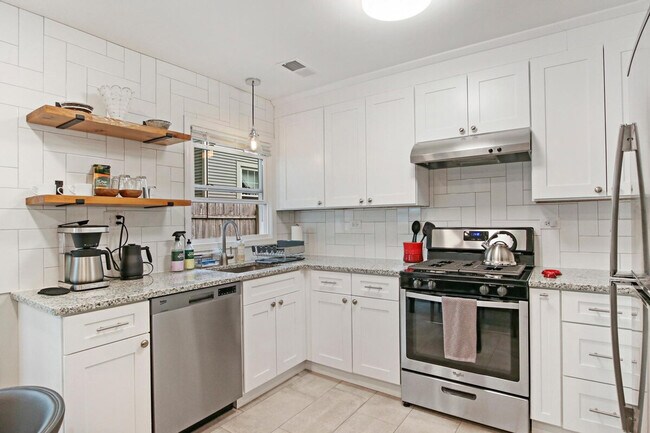 Building Photo - 1532 North Ave