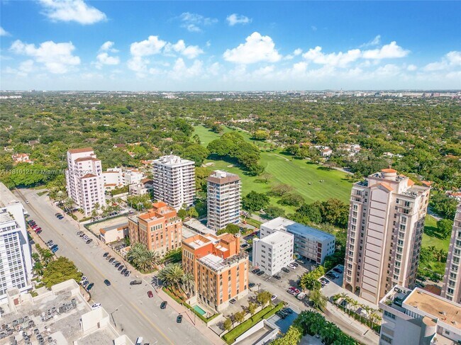 Foto del edificio - 671 Biltmore Way