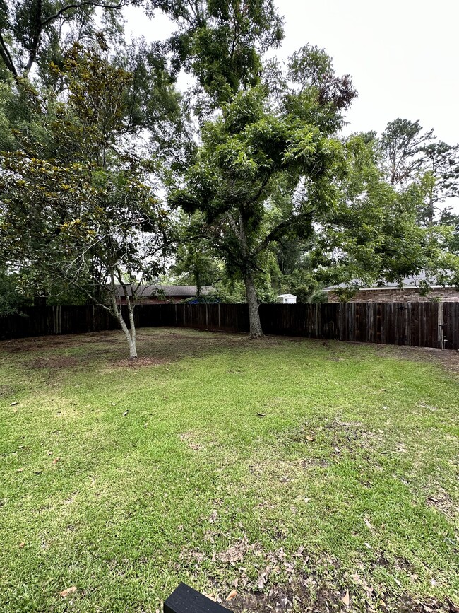Foto del edificio - 105 Rosewood Cir