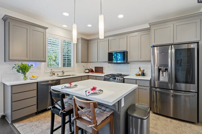 Building Photo - HOT Property!  Roseville 3/3 w/Oasis Backyard!  Please reference ad for viewings!