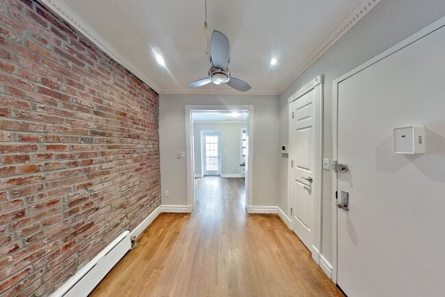 Foto del edificio - 345 W 53rd St