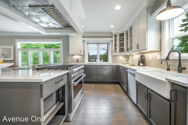 Foto del edificio - 4 br, 2 bath House - 1602 NE 73rd Street