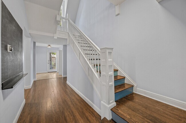 Foto del edificio - 420 E 9th St