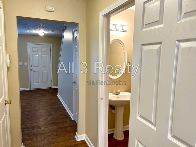 Foto del edificio - 3022 Waldrop Cir