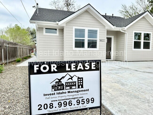 Building Photo - 4 bedroom 2 bathroom home near Boise State...