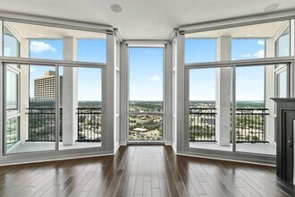 Building Photo - 500 Throckmorton St