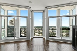 Building Photo - 500 Throckmorton St