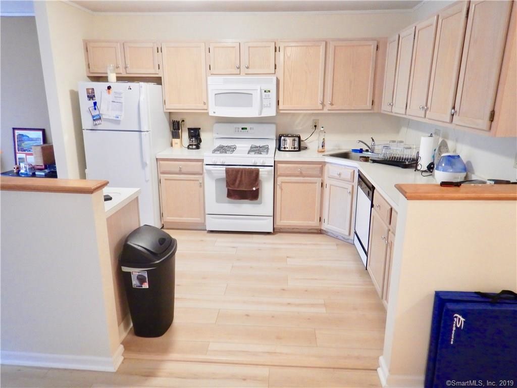 14 East Ct Unit 14, Derby, CT 06418 Condo for Rent in Derby, CT