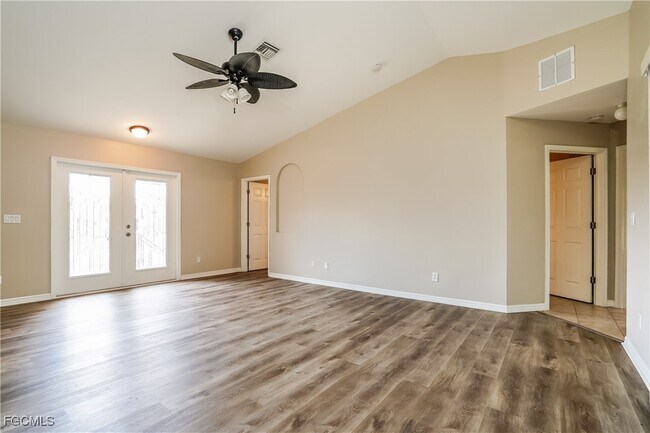 Foto del edificio - 1535 SE 42nd Terrace