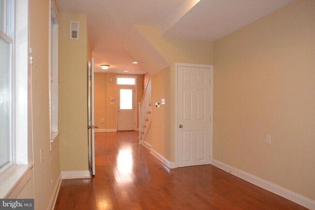 Foto del edificio - 11 W West St