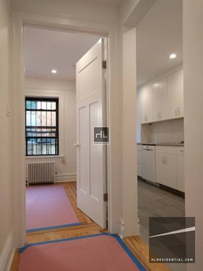 Building Photo - 64 Saint Johns Pl