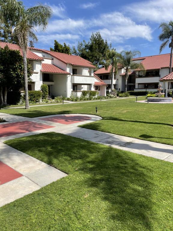 Foto principal - 6386 Lincoln Ave