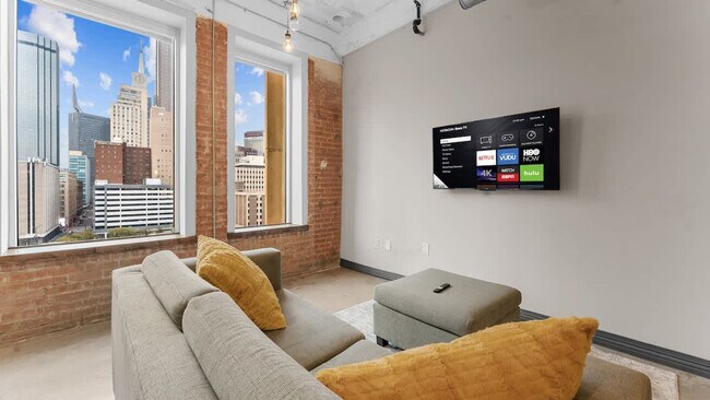 Building Photo - 500 S Ervay St