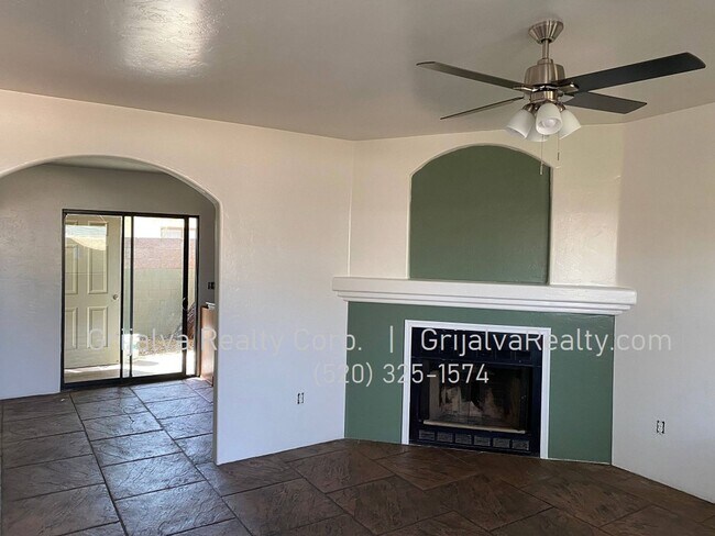 Foto del edificio - 2645 N Edith Blvd