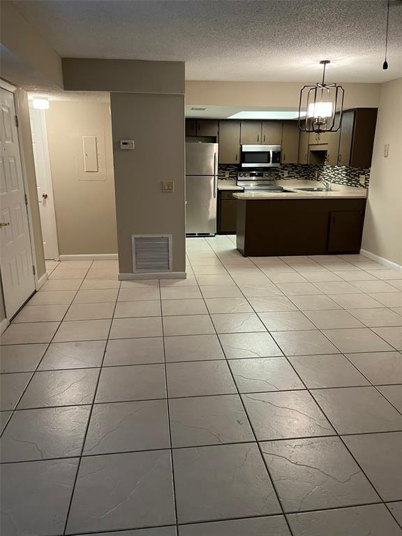 Building Photo - 9 Windtree Ln
