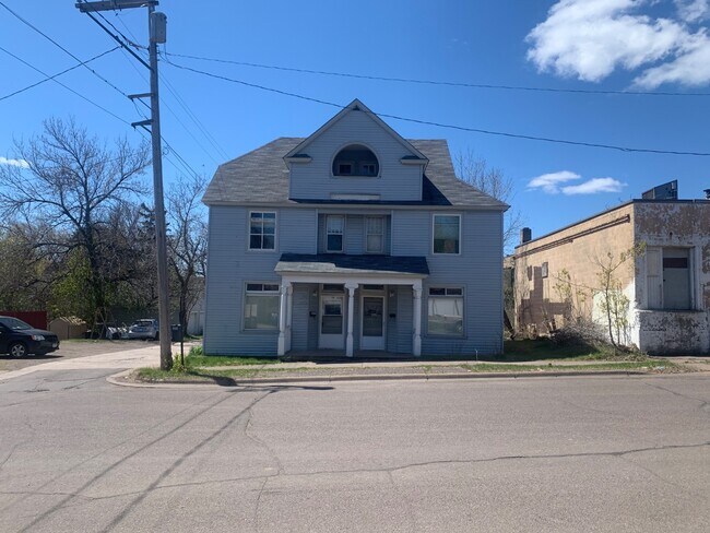 Foto del edificio - 217 N 28th Ave W