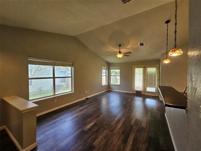 Building Photo - 174 Prairie Springs Loop