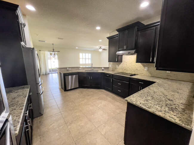 Building Photo - 109 Salazar Ln