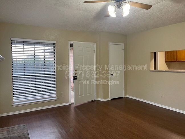 Foto del edificio - 4119 Fossil Ridge Dr