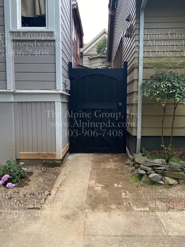 Building Photo - Charming 1 Bedroom in Prime Portland Locat...