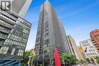Building Photo - 110 Charles St E
