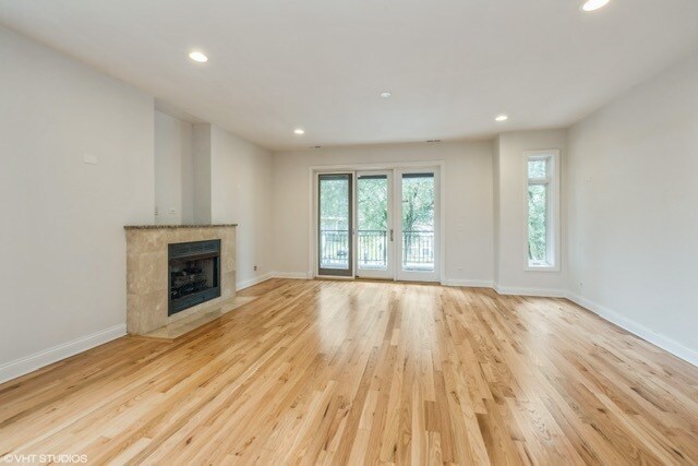 Foto del edificio - 4012 S Indiana Ave