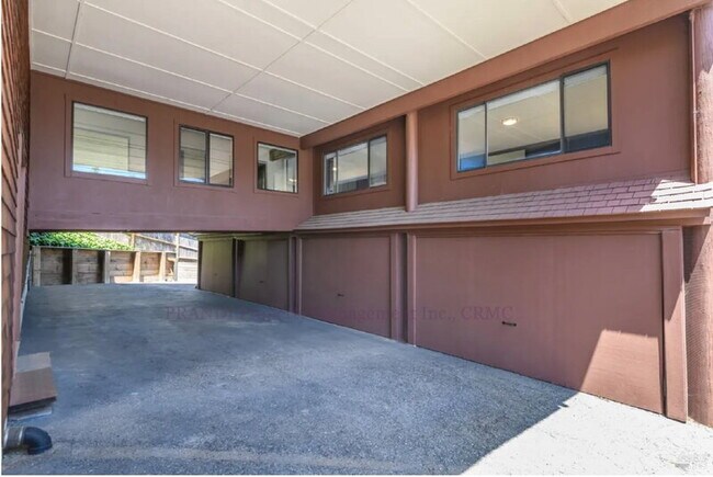 Foto del edificio - 315 E Strawberry Dr