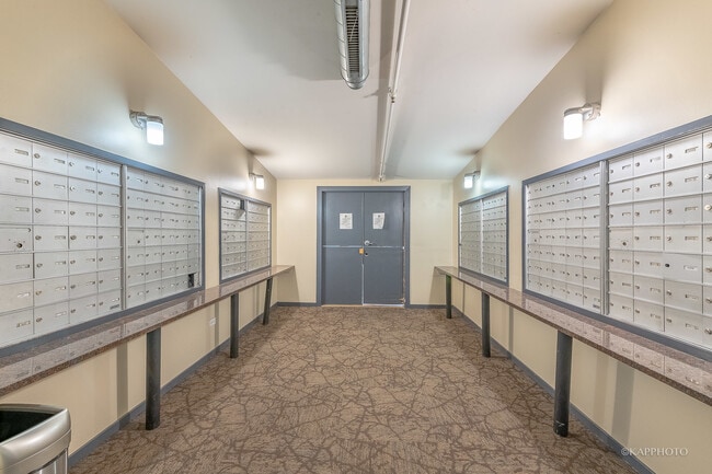 Building Photo - 500 S Clinton St