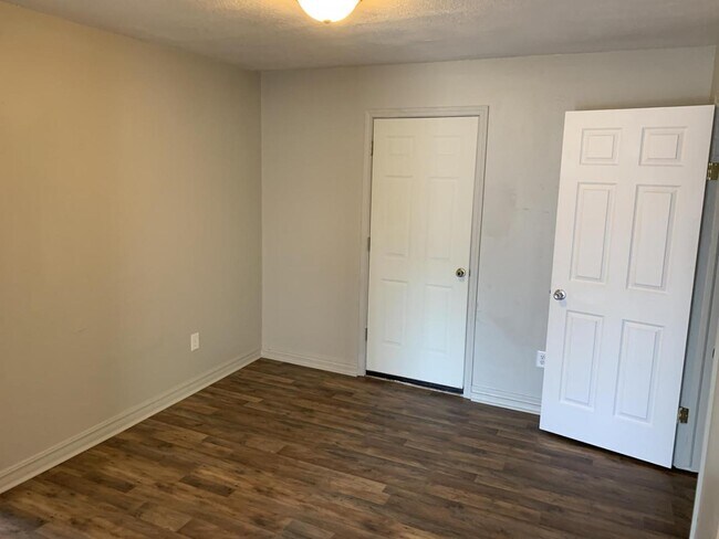 Foto del edificio - 6125 SE 6th St