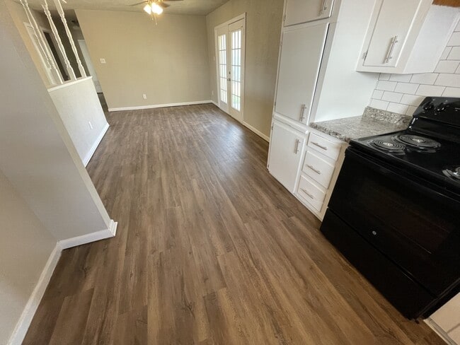 Foto del edificio - 606 Bangor Ave