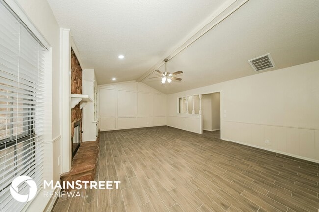 Building Photo - 9900 S Hillcrest Dr